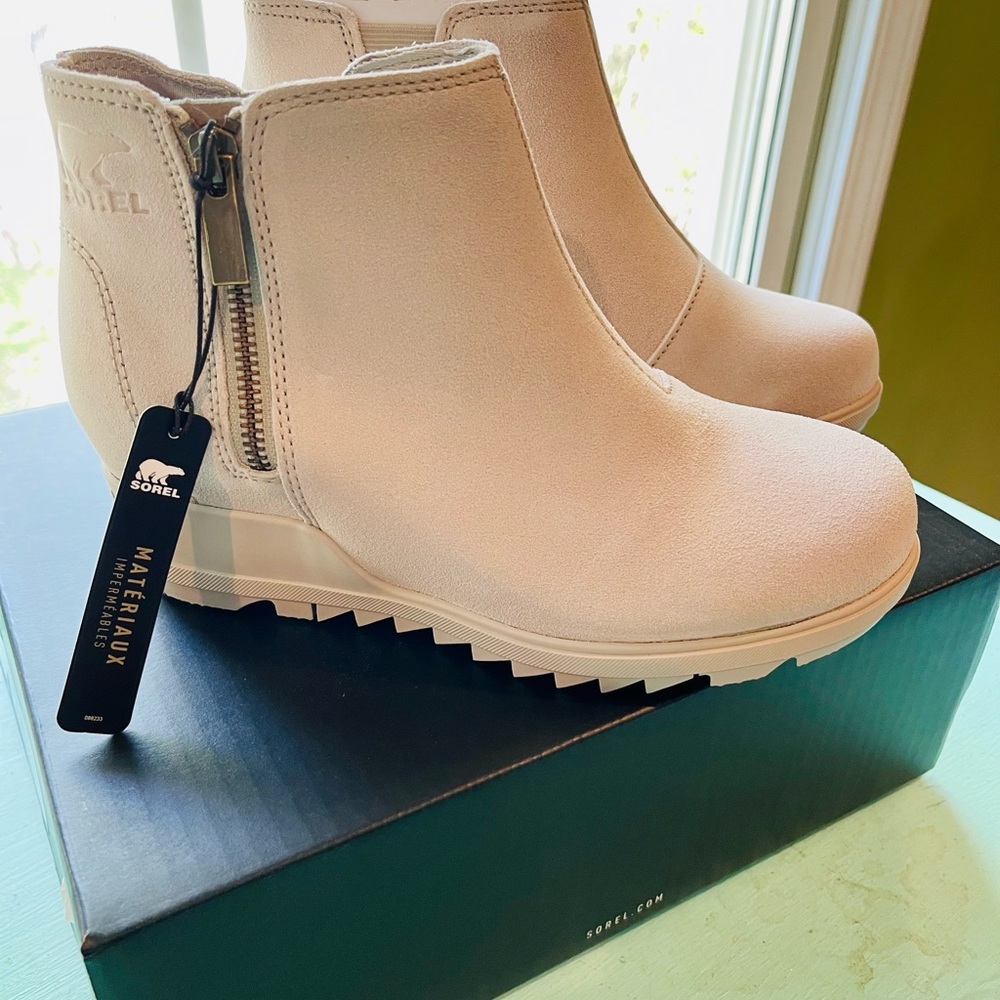 Sorel wedge booties, size 7, soft taupe